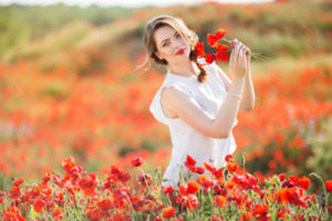Poppy-flower-field-beautiful-girl-HD-picture-12