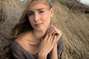 young-woman-g3207ab62f_640